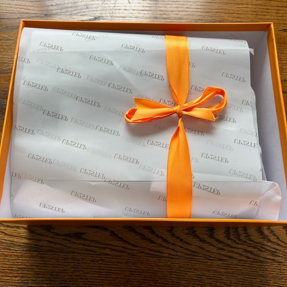 Up2Step Black Heels w/ Green Stones - Picture 6 of 8